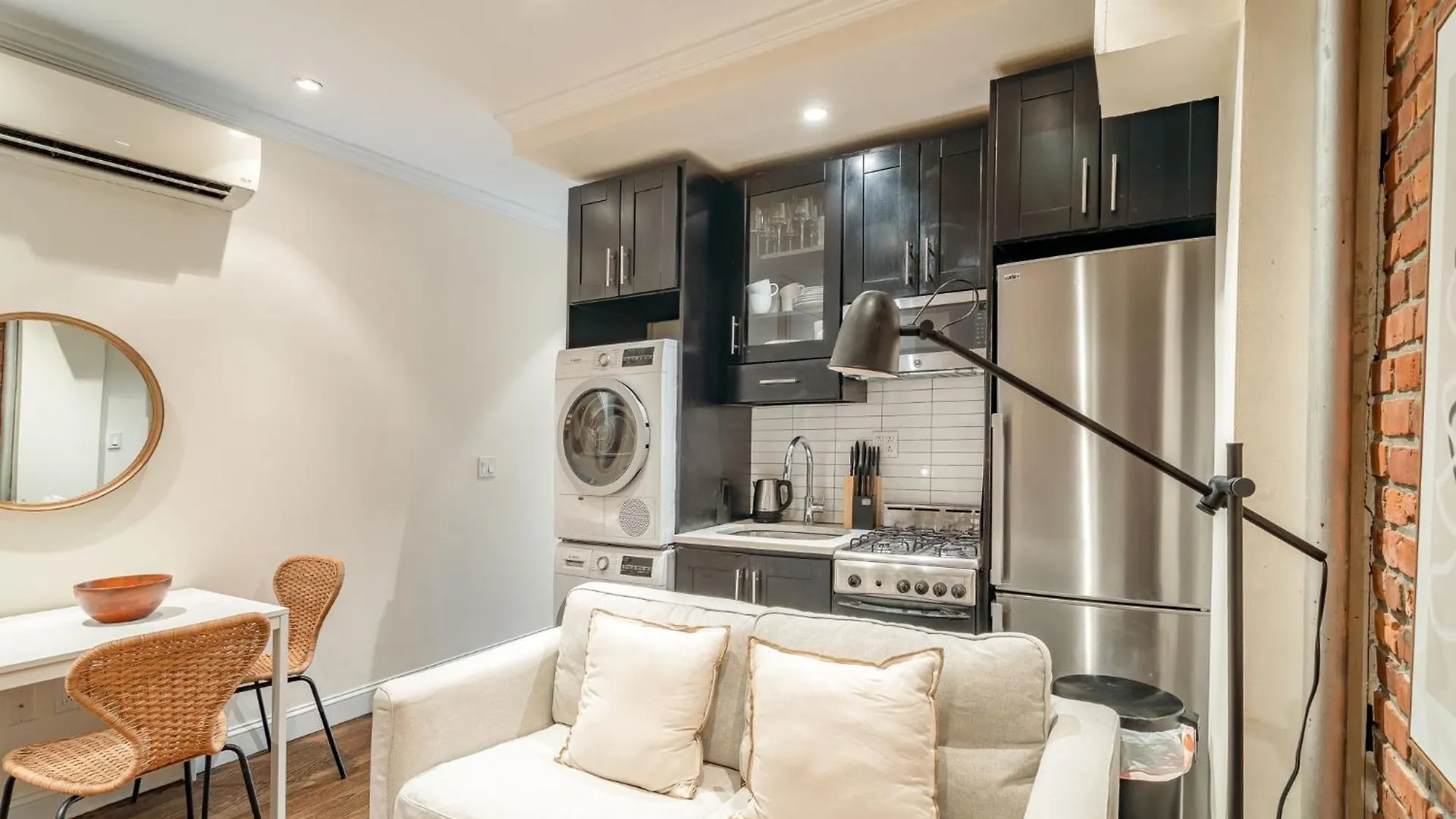 Modern Room Steps From Central Park With Shared Bathroom New York