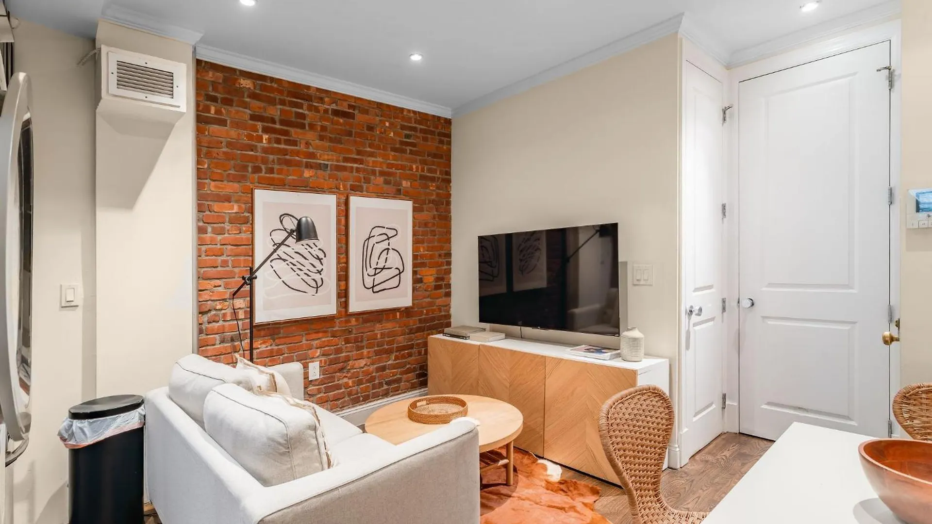 Modern Room Steps From Central Park With Shared Bathroom New York