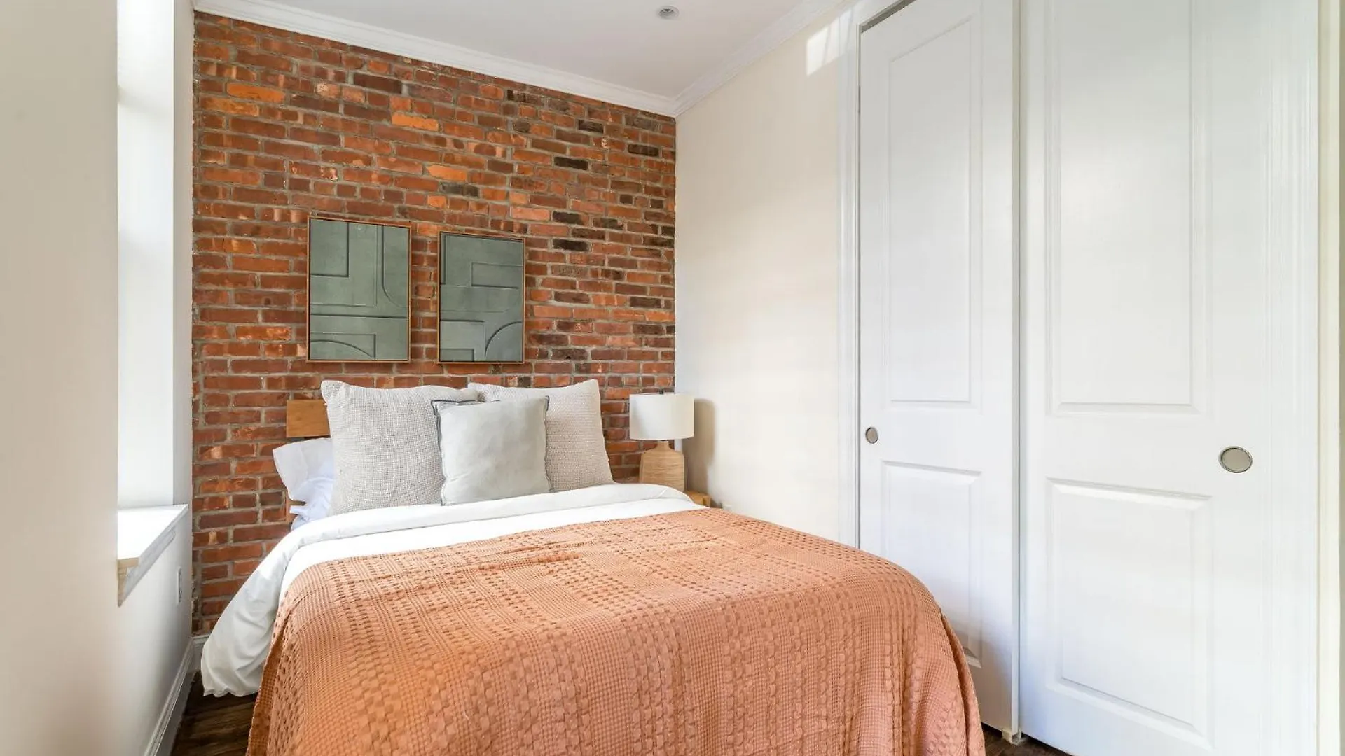 Modern Room Steps From Central Park With Shared Bathroom New York 0*,  United States