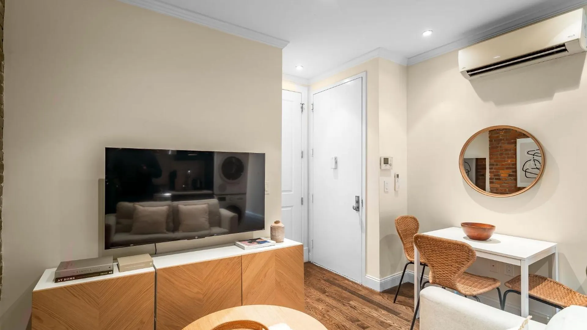 Homestay Modern Room Steps From Central Park With Shared Bathroom New York